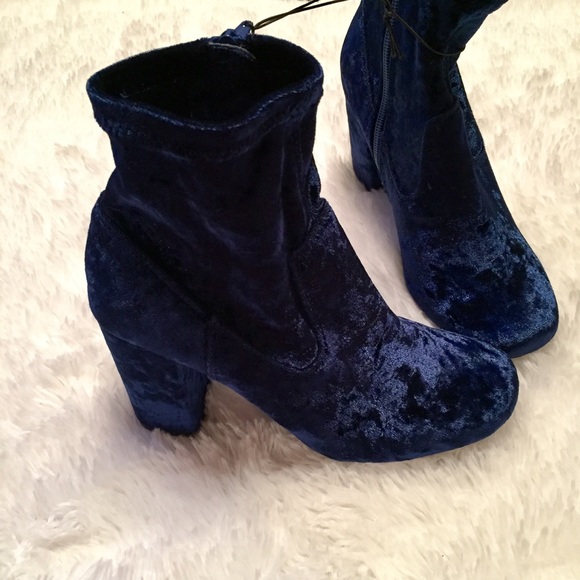 NWOB Carlos Santana blue velvet chunky bootie heel - Picture 2 of 6